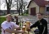 To jsou kontrasty.. Matonka x pivo, socani x pilsner, černý x bílý, obr x nudlík... ;)                       Copyright (c) 2003 - 2008 TOUR de BIER Týn nad Vltavou, All rights reserved    www.TOURdeBIER.cz     