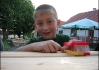 Tak tohle je týpek.. Budoucí vrchní. Vyměnil svoje lego/letadlo za můj foťák, pobíhal po celý Březnici a všechno a všechny fotil ;p  