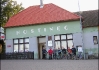 Hostinec na zastávce! Komise Tour de BIER!  (zleva: Král větráků, 10s. Tom, Zlý Pavew, Tequila Queen, Sir P.T. Notch, Bruggiany, Red Butcher, Red K)