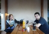 Venkovní posezení na dřevě. Máte tu \"Starej most\" plně pod kontrolou..