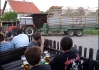 Jede Trraktor, je to ZETOR! Ještě že je pondělí... Čtrnáctýho... Nejspíš zapomněli ráno vodtrhnout haupnu...