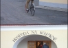 Chvilku jsme se bavili stopováním místního aborigince, kterému jsme se pověsili na paty.. (Mažice)  