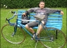 Pavew jednou přišel včas.. tak pózoval na lavičce, jakoby už tam byl nejmíň půl hoďky ;p  (ale nezlobme se za to na něho a dopřejme mu ten okamžik, vždyť je snad zatmění slunce   každý den?)
